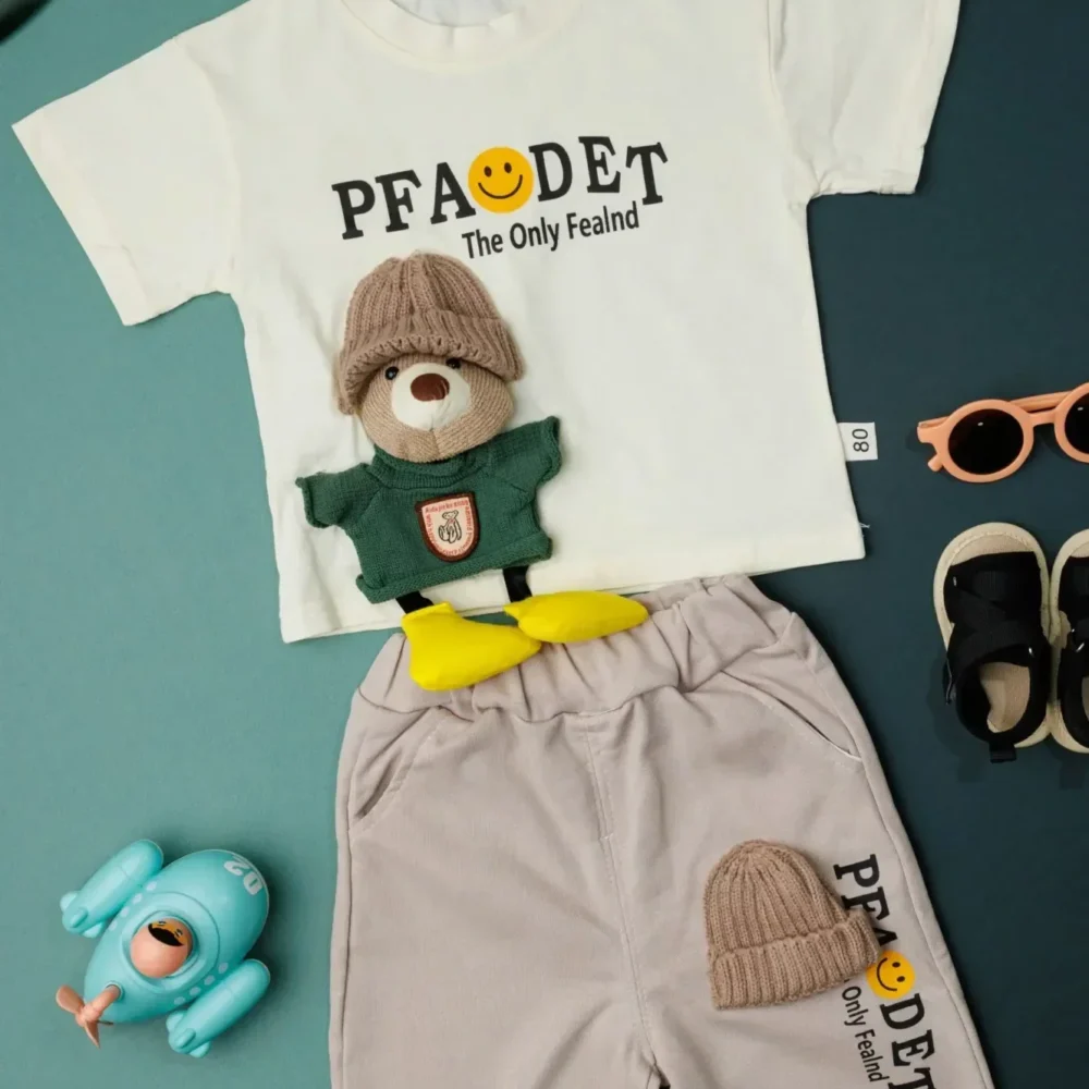 Cartoon applique Short Sleeved T-shirt & Trouser