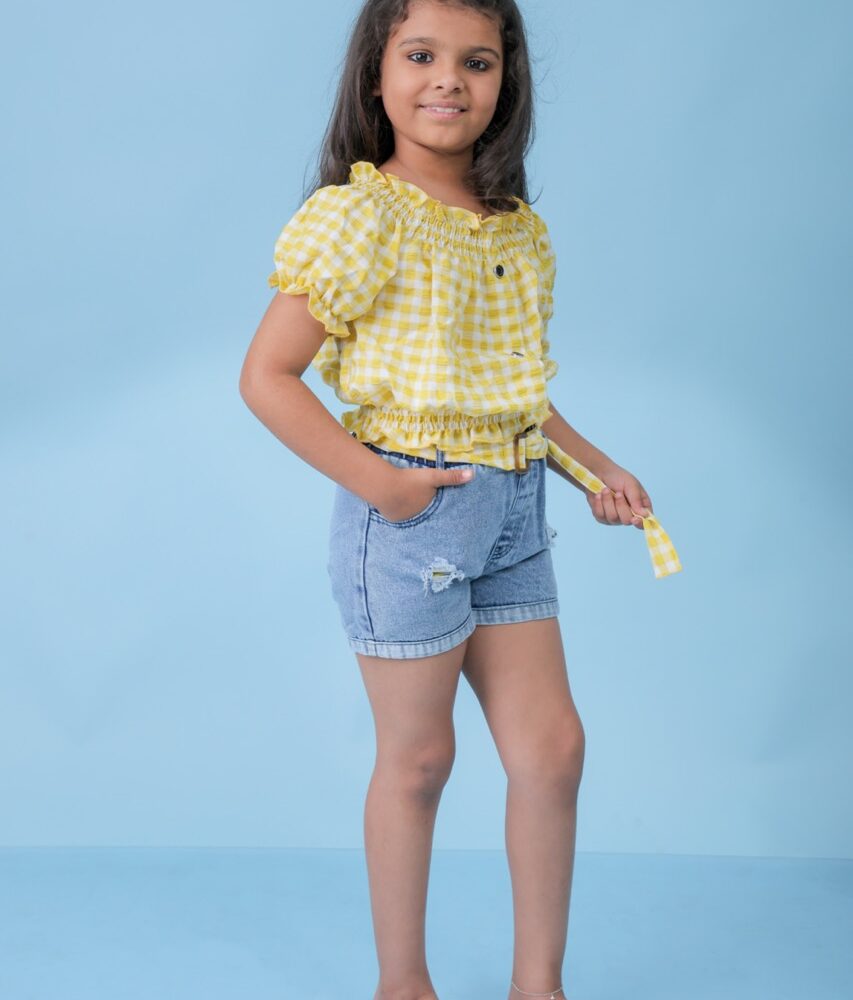 Short Sleeves Top With Denim Shorts with Belt