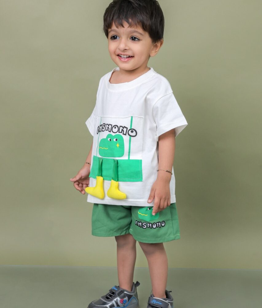 Self Design T-Shirt With Shorts