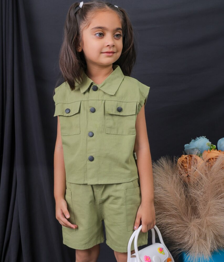 Solid Collar Sleeveless Shirt & Shorts